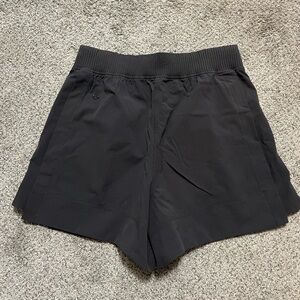LULULEMON - Stretch Woven Relaxed Fit High Rise Short 🖤